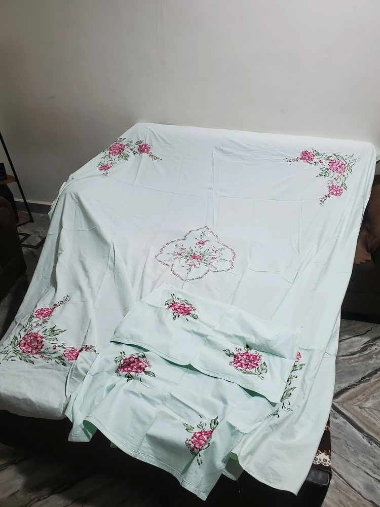 Cotton Embroidery Double Bed Bedsheet With Pillows