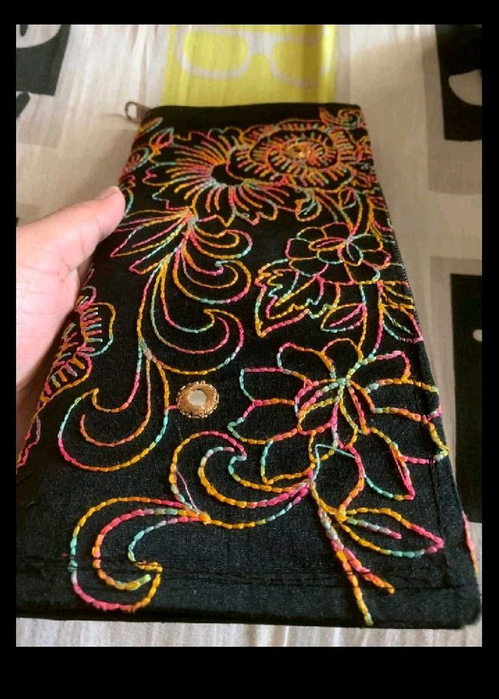 Preety Clutch