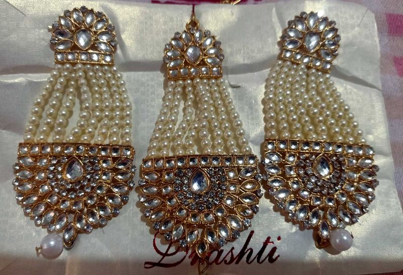 Earings With Mangtika