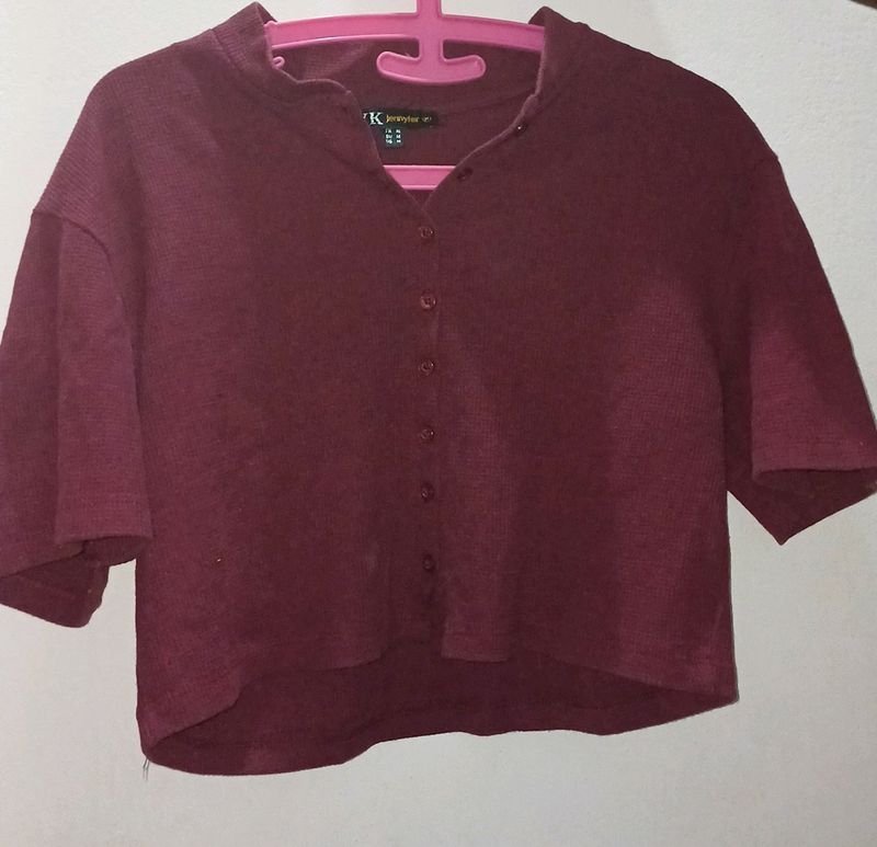 maroon crop top