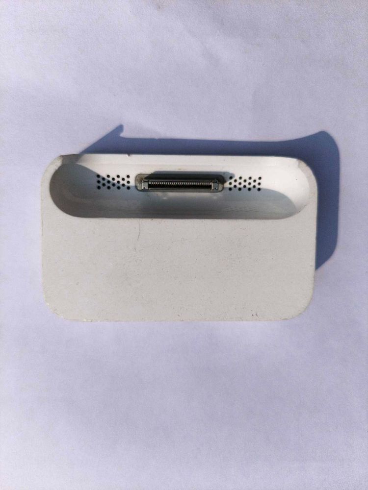 Apple iPod/iphone old 30pin Dock - White