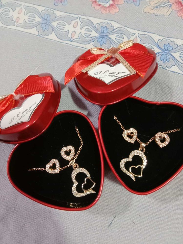 Pendent Set/Gifts