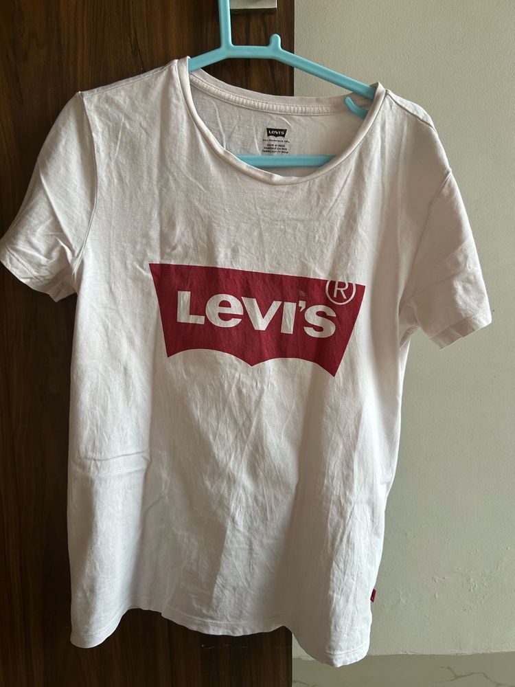 Levi&#39;s T shirt