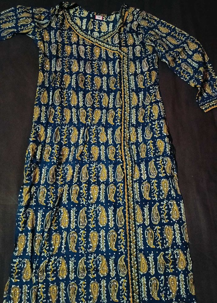 Kurta Set With Matching Dupatta Salwar)