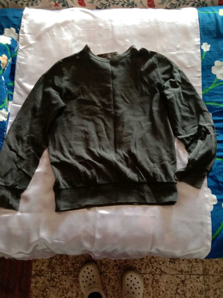 Sweat Shirt.