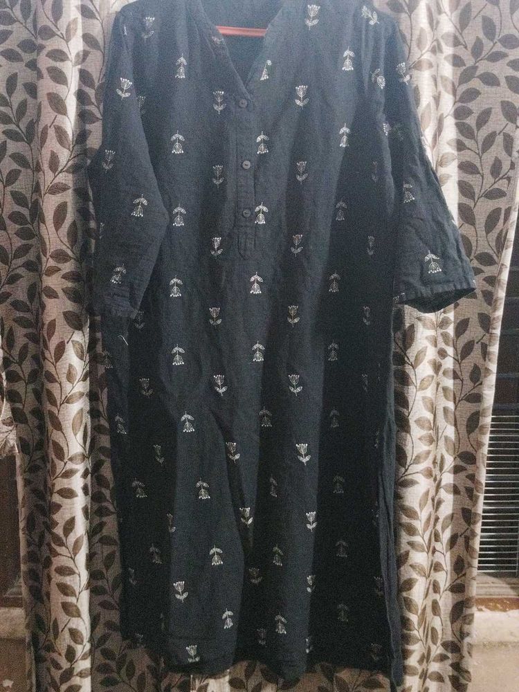 Elegant Black Embroidered Kurta