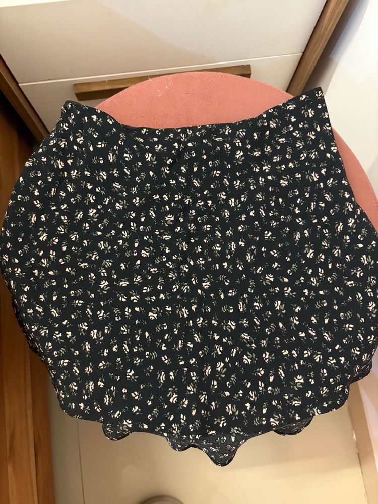 Floral Miniskirt H&amp;M (XS-S)