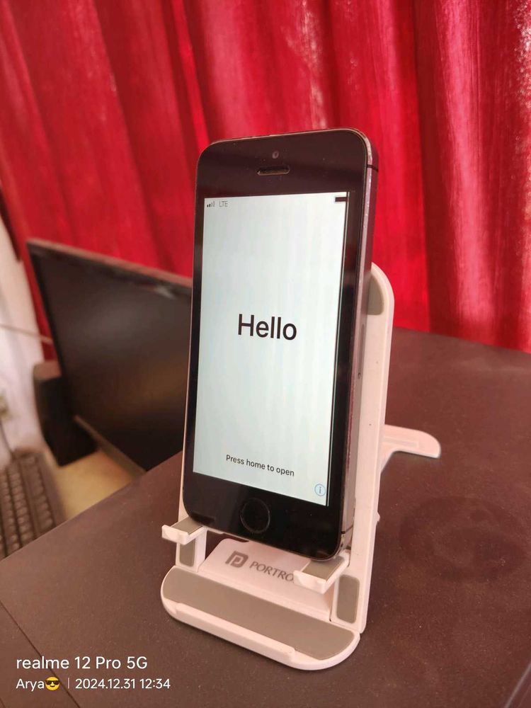 Apple iPhone 5s (Read Description)