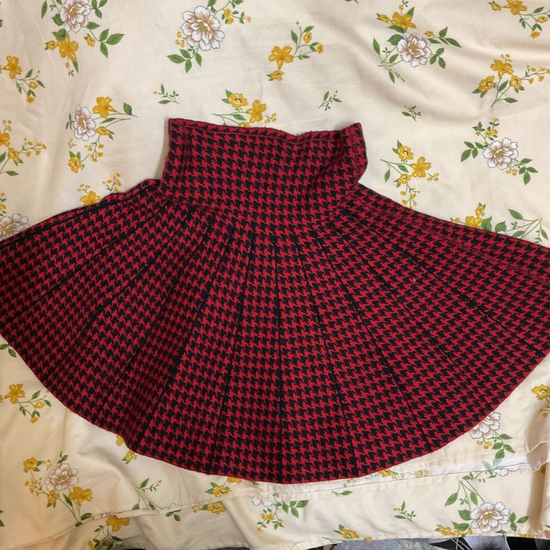 Stylish Red &amp; Black Houndstooth Pleated Skirt