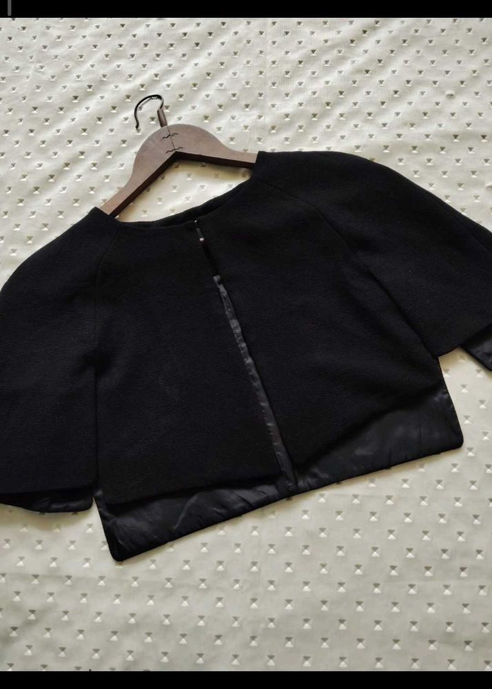 Chic Black Cropped Jacket
