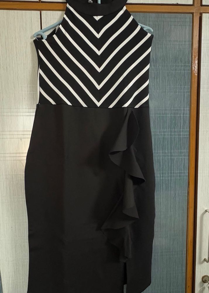 Chic Black &amp; White Halter Dress