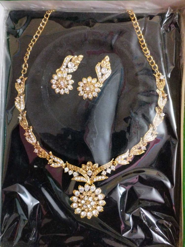 Elegant Necklace Set