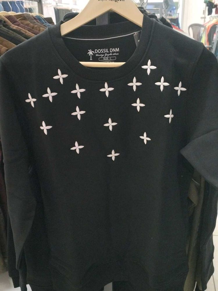 Stylish Black Sweatshirt