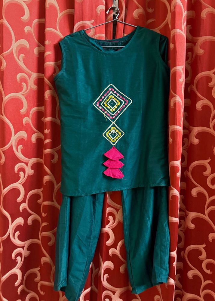 Embroidered Kurta Set (Size-S)