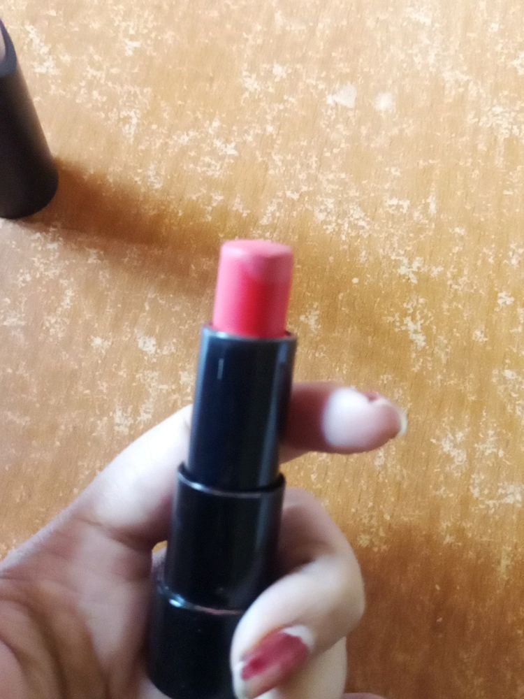 The Fashion Factory Lipstick - Red Colour