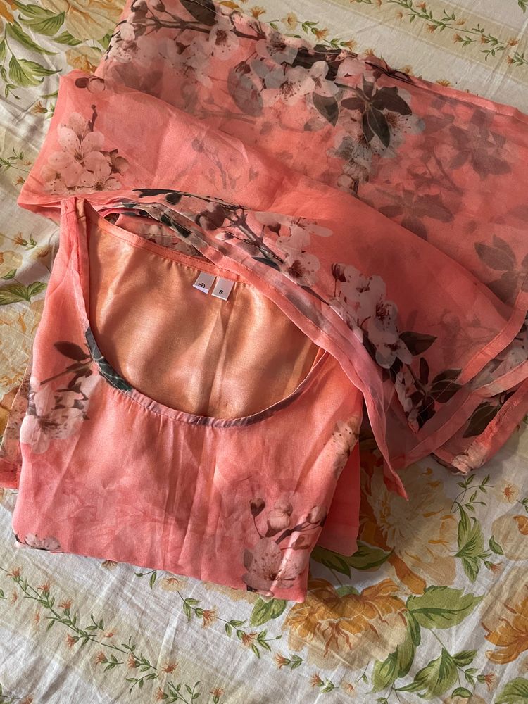 AKS Kurti Suit Set With Dupatta, Earlier It Was Attached To Kurti As Shown In Second Imagine But It Was Not Looking That Good So I Detached It. Only Used For 2-3 Hours