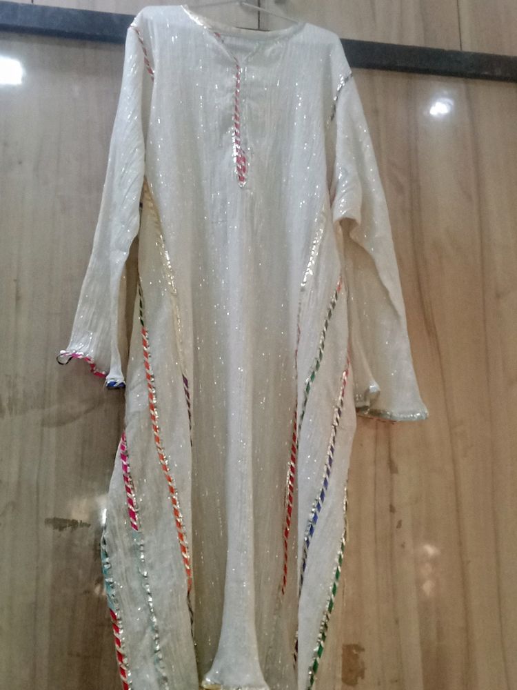 White ⚪ Beautiful Kashmiri Pehran... 🤍🤍