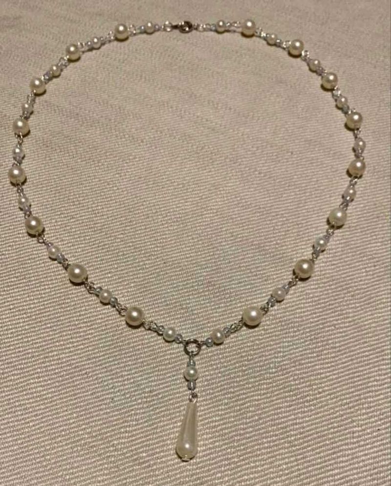Elegant Pearl &amp; Crystal Pendant Necklace