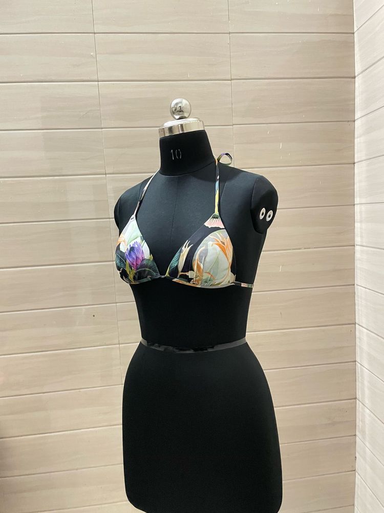 H&amp;M Pintresty 🌸Floral Bikini Top