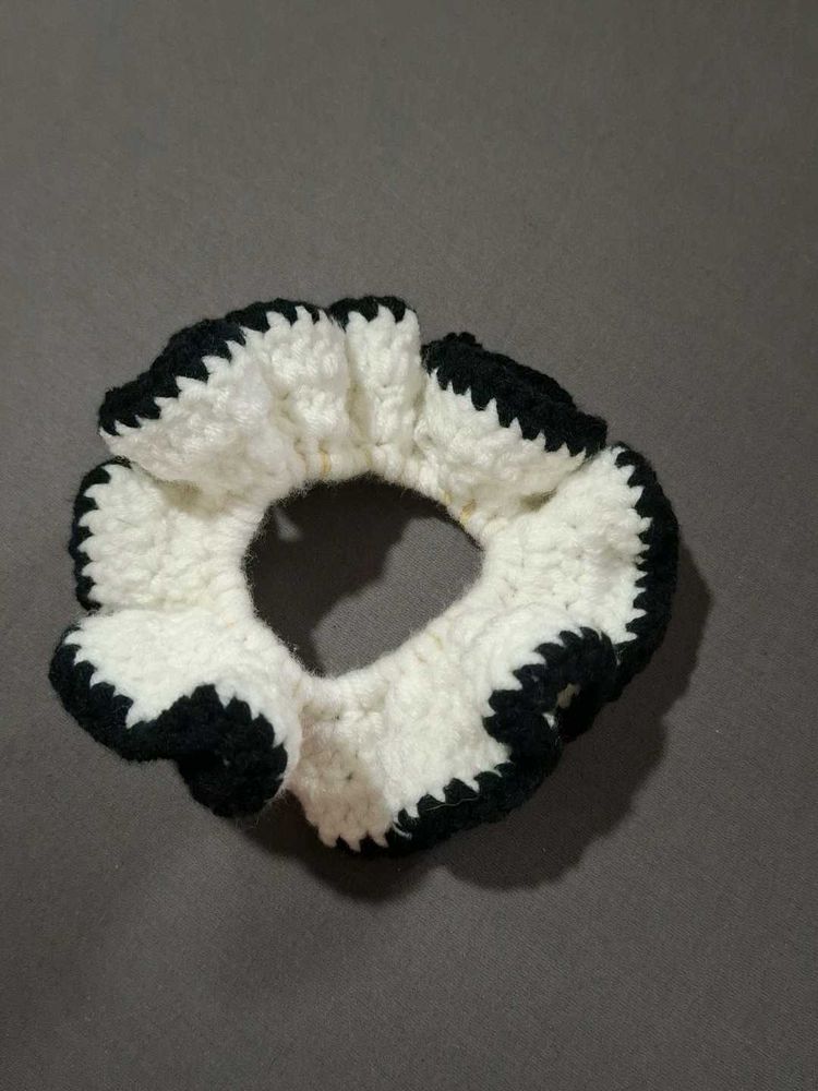 Crochet Scrunchie - Black &amp; White