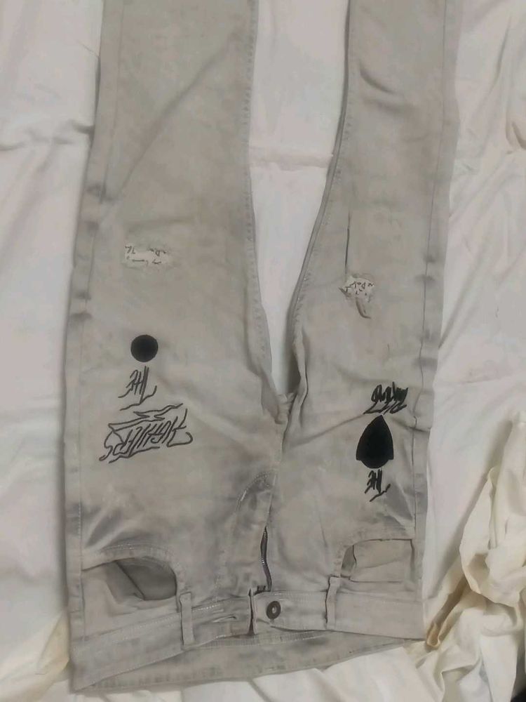 Distressed Graphic Jeans
