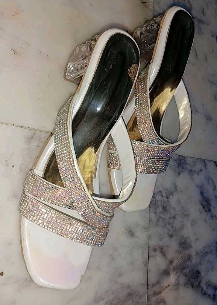 White Chain Glass 👠 Heel