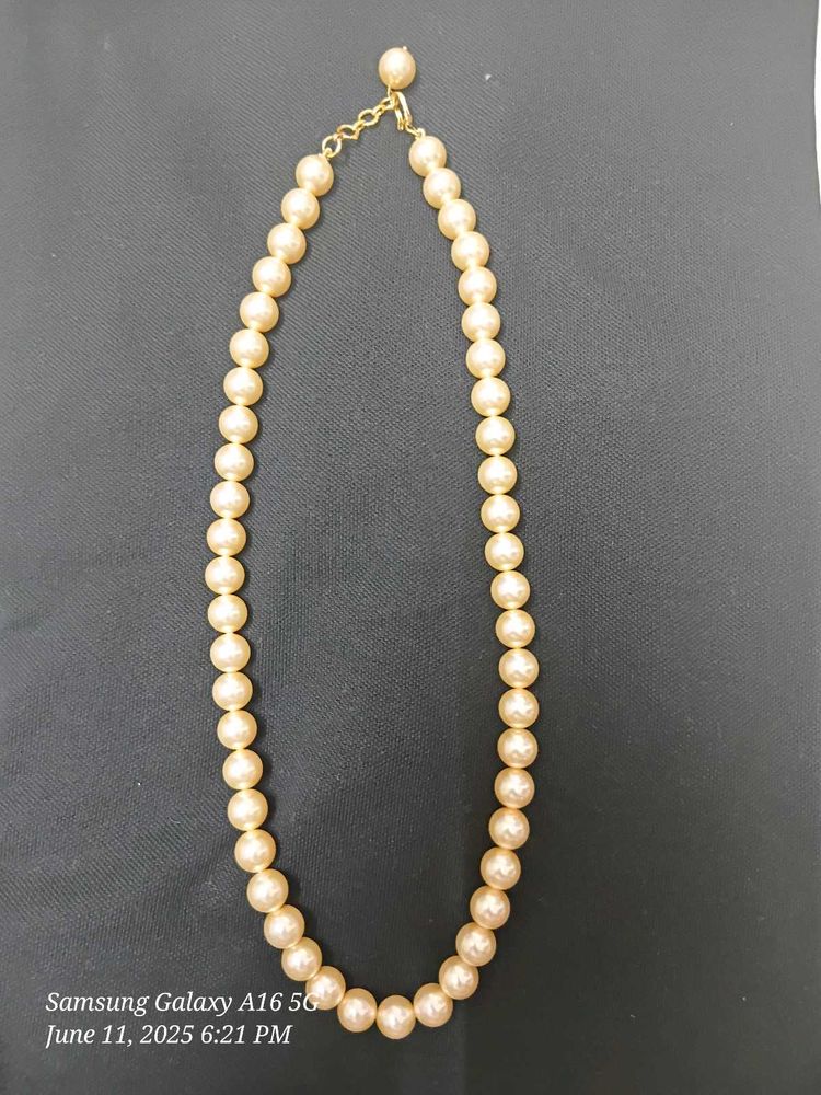 Single Strand Pearl Necklace.