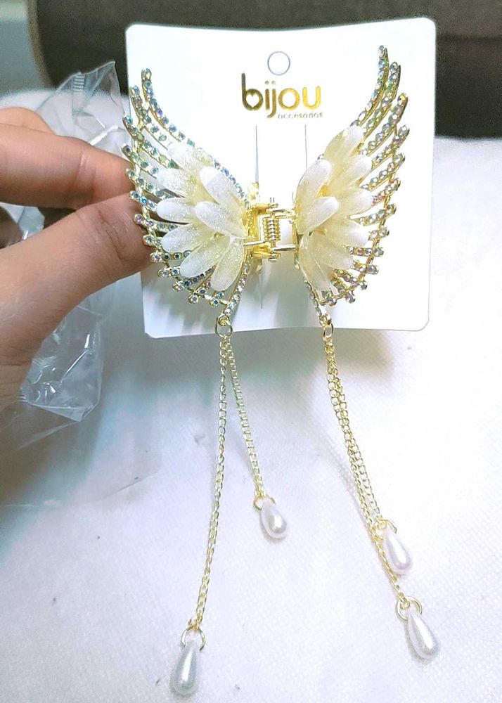 Beautiful Big Butterfly With Diamond Hair Clutch