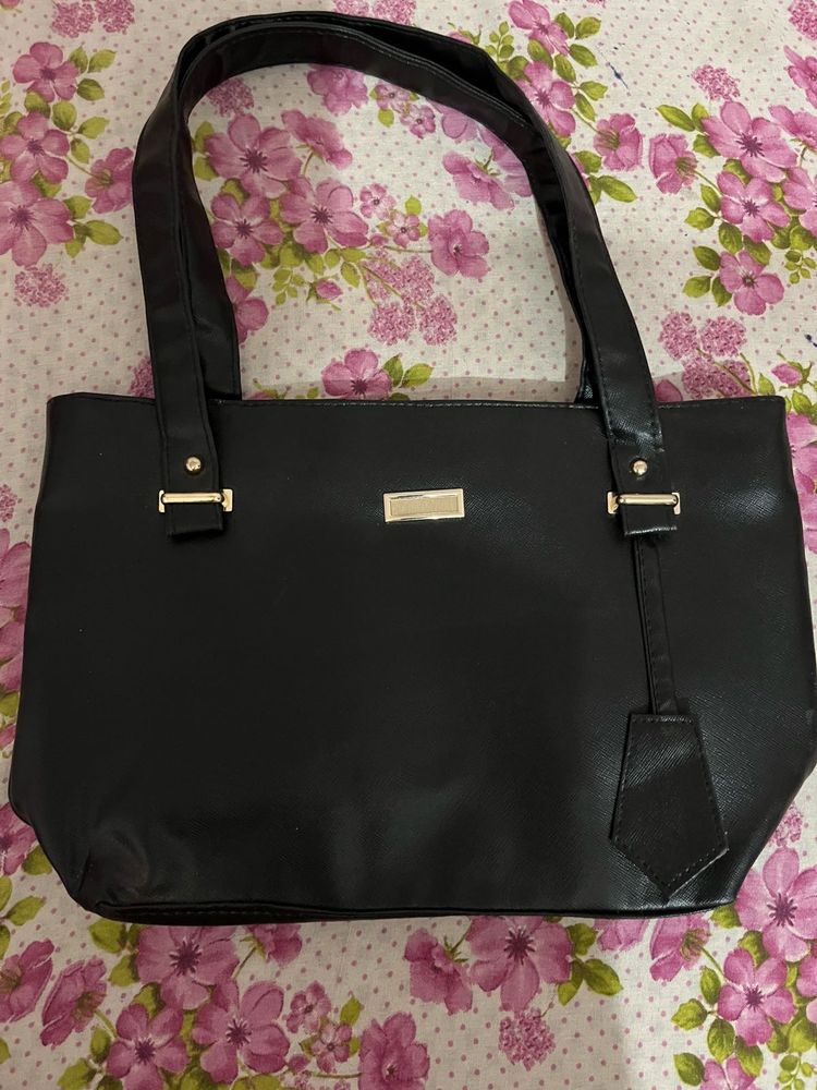 Black Handbag👜