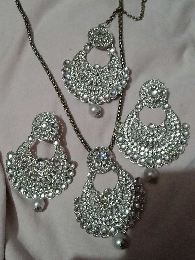 Elegant Silver Tone Jewelry Set