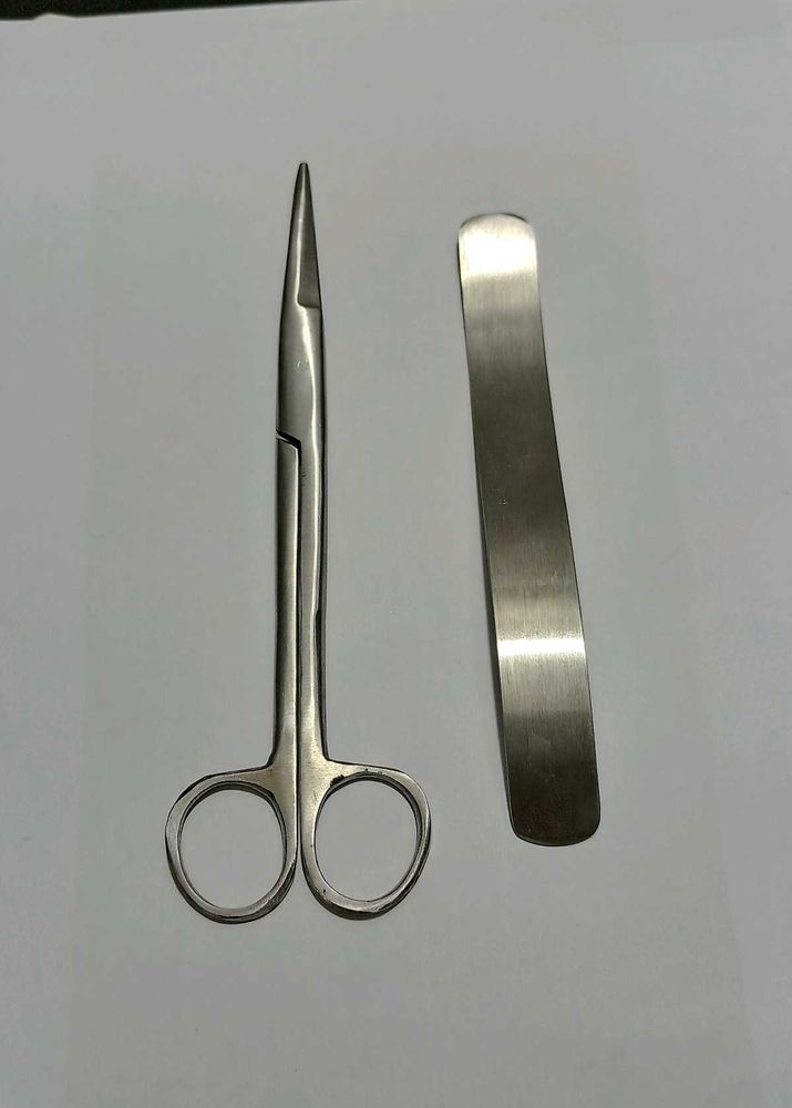 Surgical Scissors &amp; Retractor