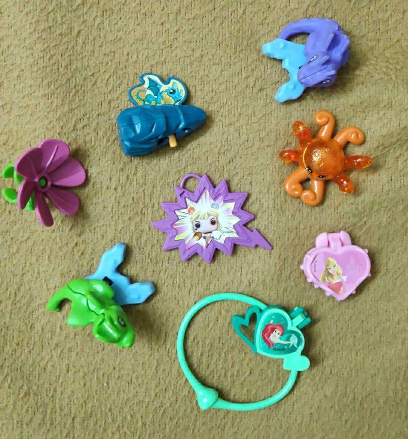 Set of 8 Kinder joy toys