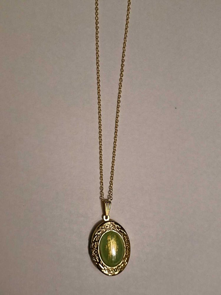 Vintage Photo Locket D
