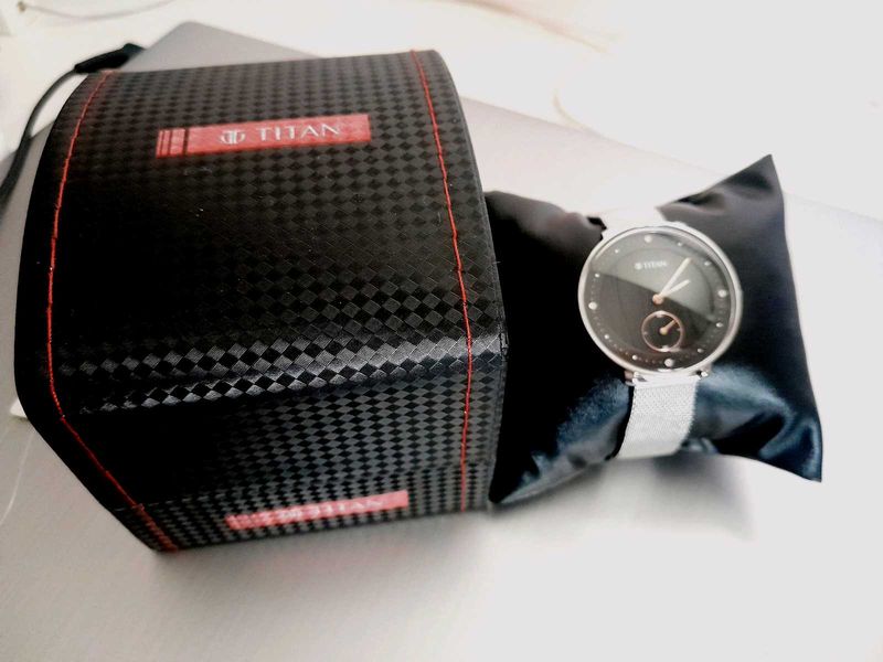Titan neo women’s V analog watch