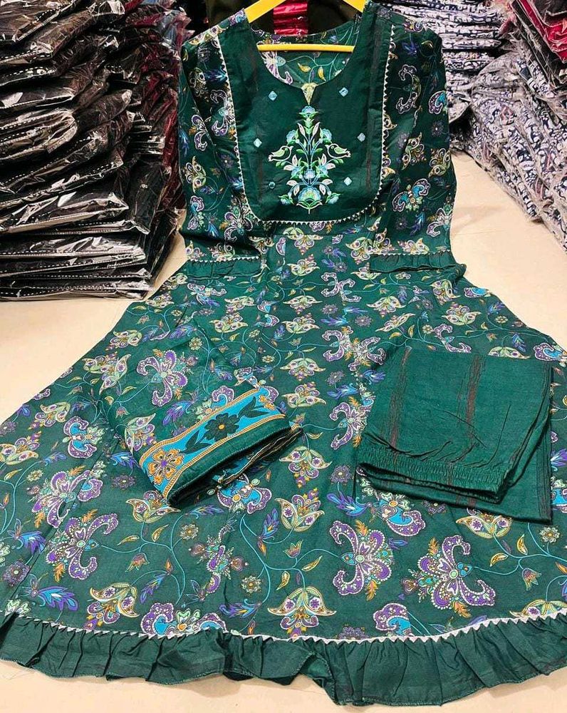 Green Floral Embroidered Kurta Set