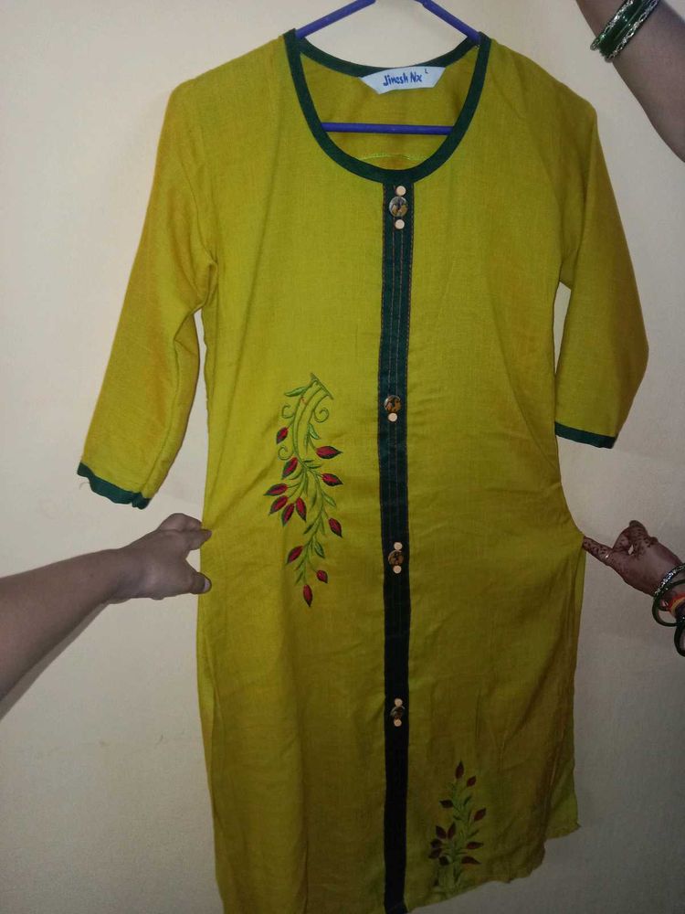 Embroidered Green &amp; Yellow Kurti