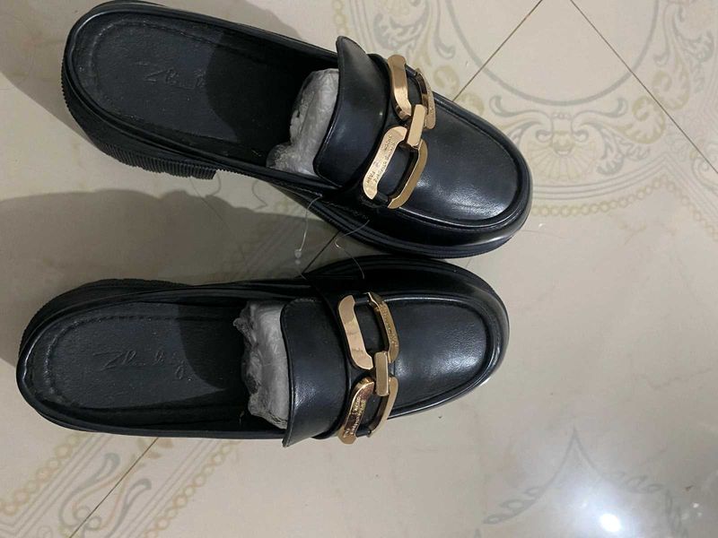 Zara Chain Detail Mules