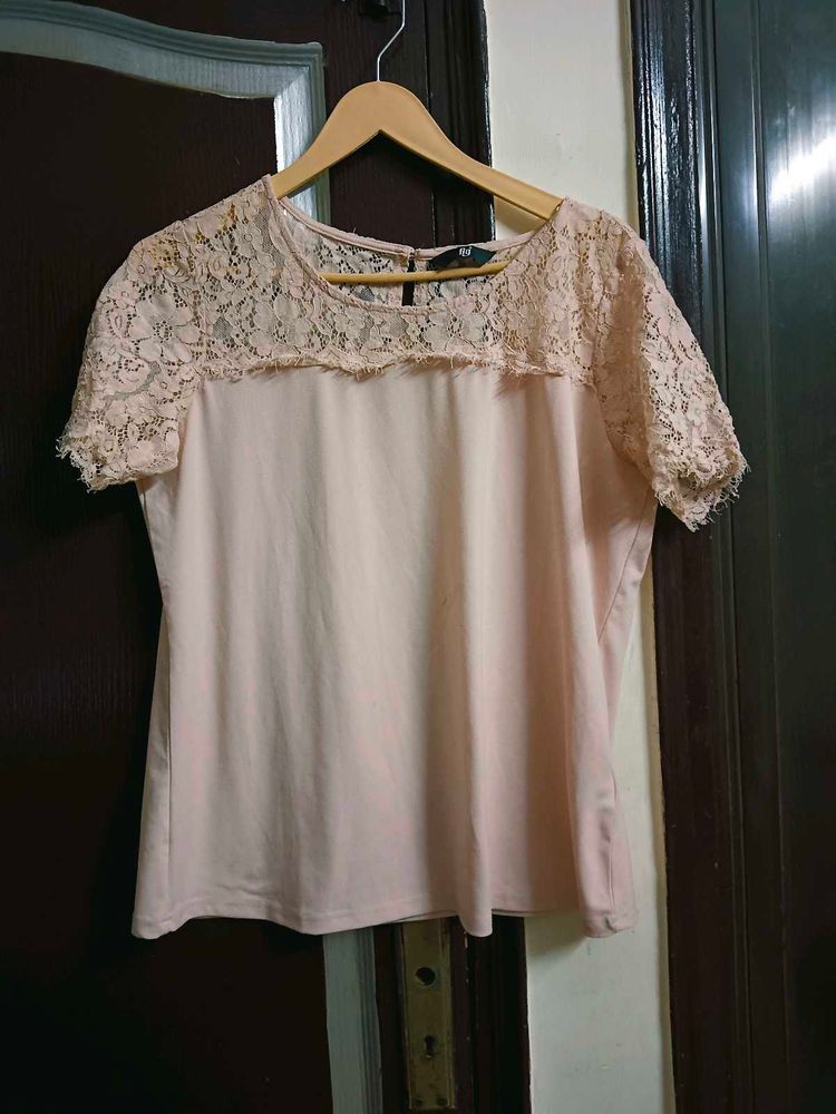 Beautiful Top In L Size No Flaws