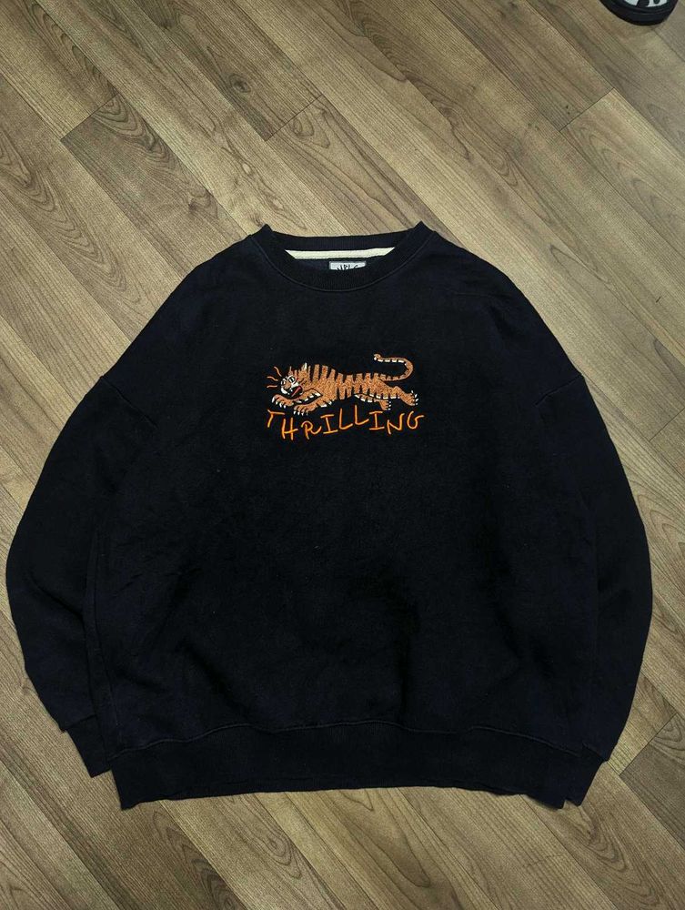 Thrilling Tiger Graphic Sweatshirt