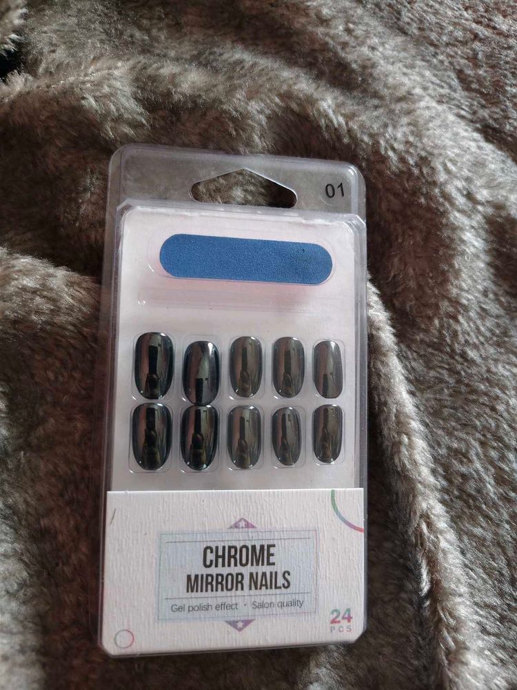 Chrome Mirror Nails