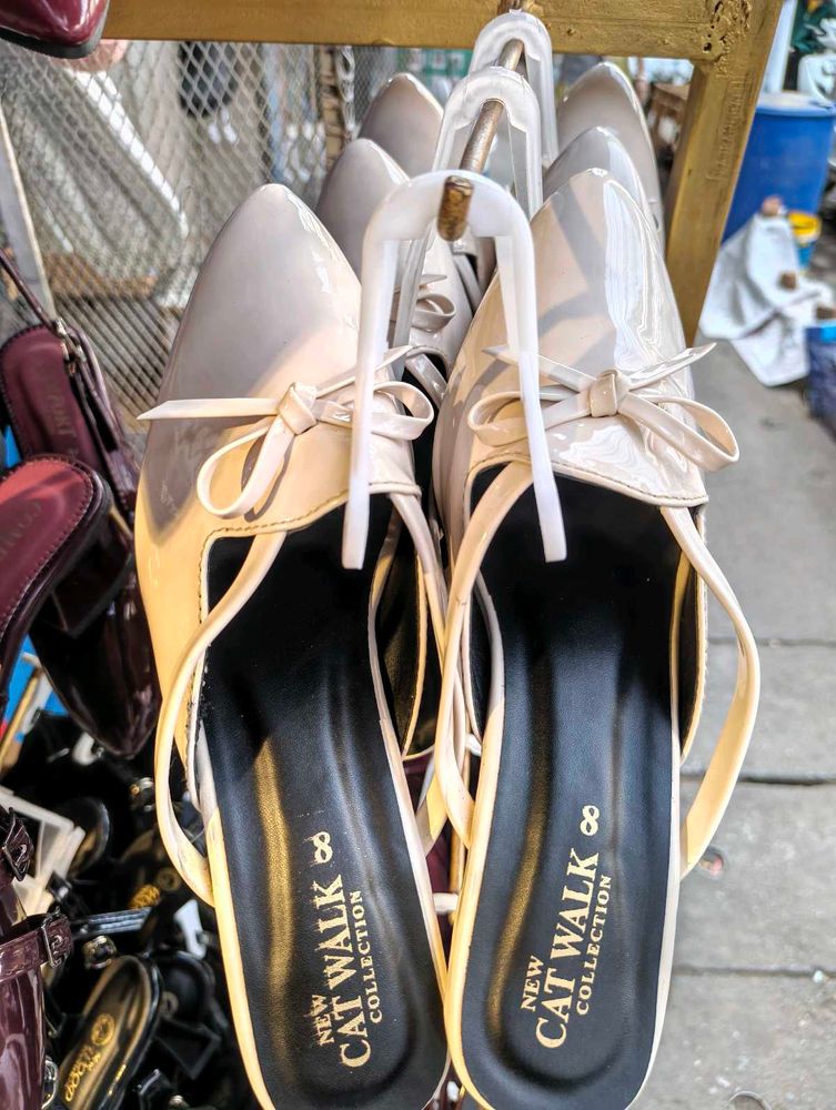 Cat Walk Beige Pointed Mules