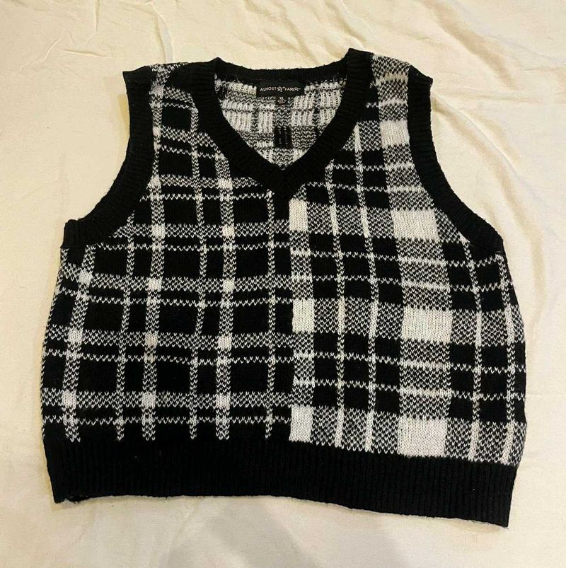 pinteresty Stylish Black &amp; White Plaid Vest