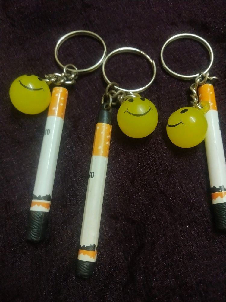 Combo Marlboro Ciggaratte Key Chain With Smily Bal