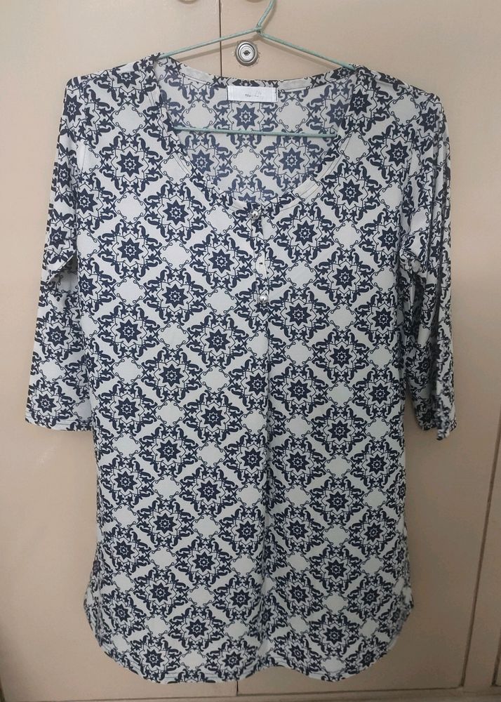 Trendy Comfortable Top with 3/4 sleeve