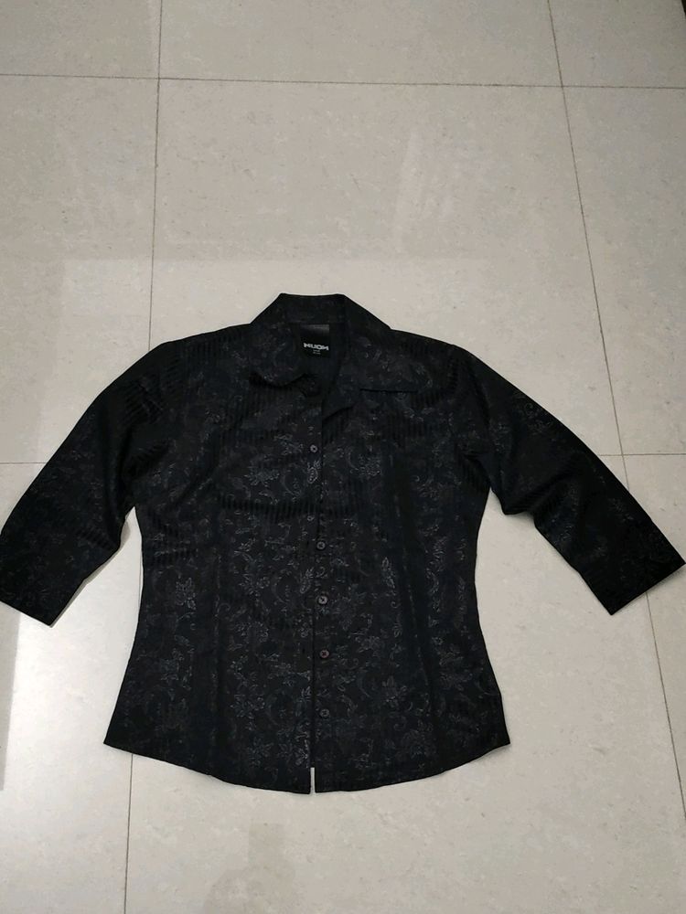 Women&#39;s Black Shirt