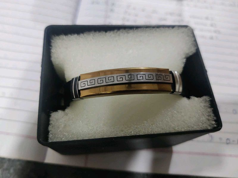 Stylish Men&#39;s Bracelet