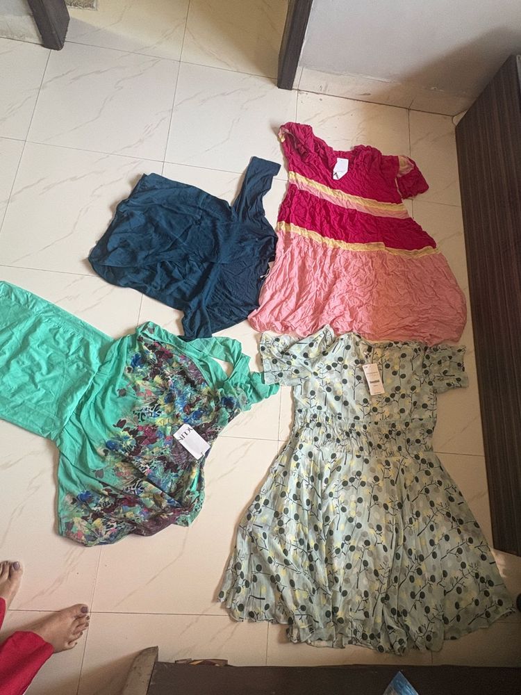 4 Assorted Women's Clothing Bundle L/XL