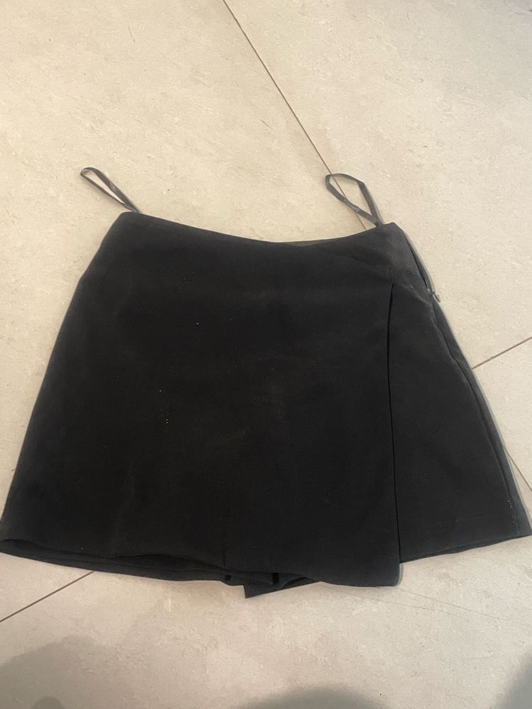 Chic Black Mini Skort xs-s