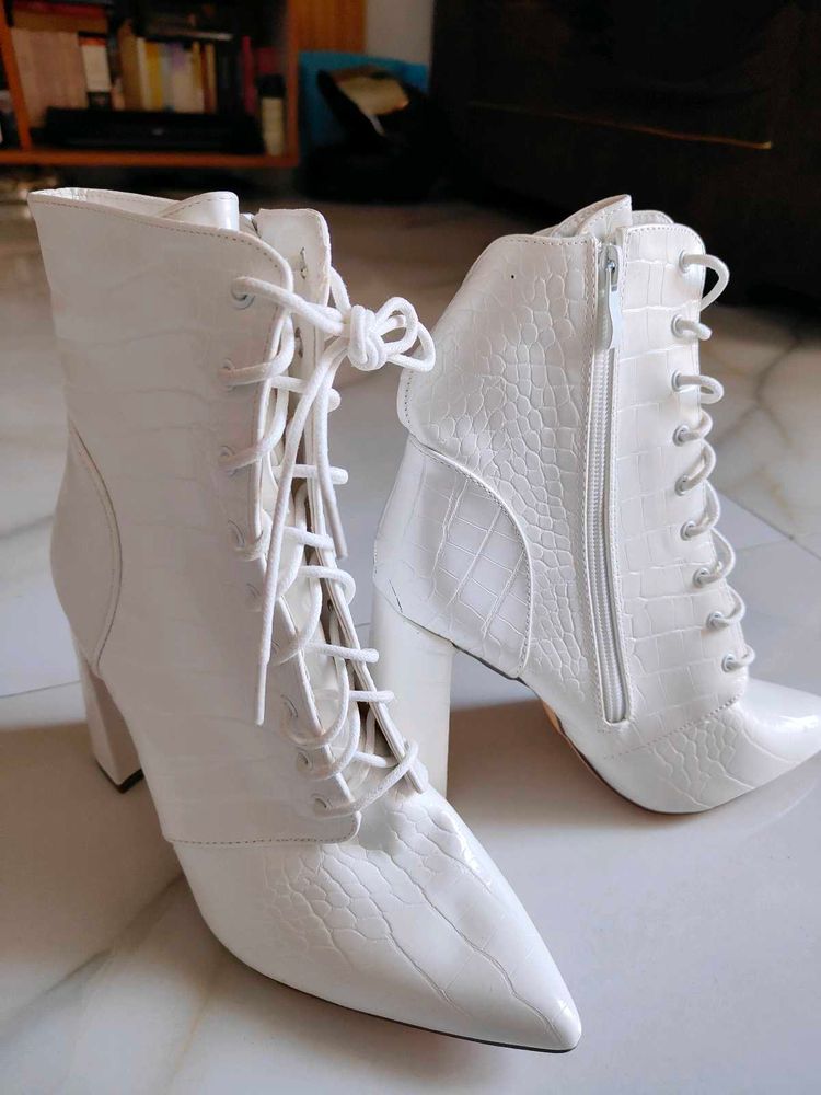 SHEIN Pointed Toe Chunky High Heel Lace Up Boots