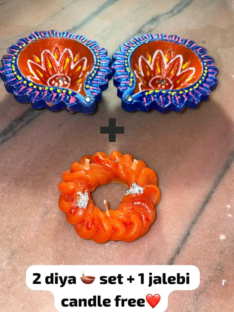 Diya Set Of 2 with &#39; Free&#39; Jalebi Candle